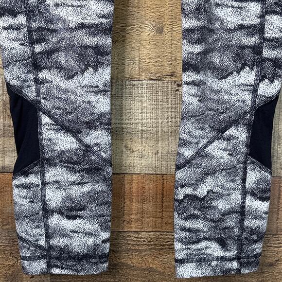 Lululemon Pace Rival Crop 22" Leggings Power Luxtreme Hazy Days White Black SZ 4 - Picture 3 of 11